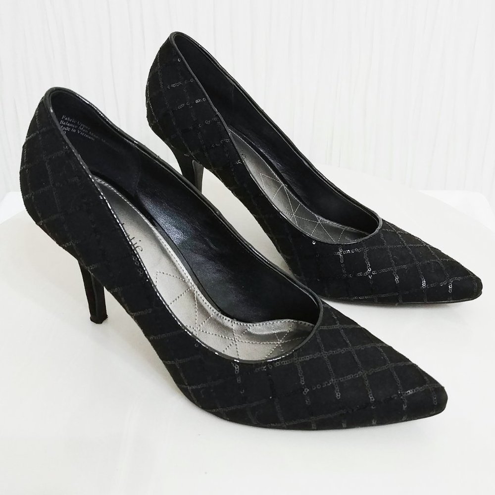 Kelly & Katie Solid Black Closed Toe Pump Heel With Sequin Design Size 9